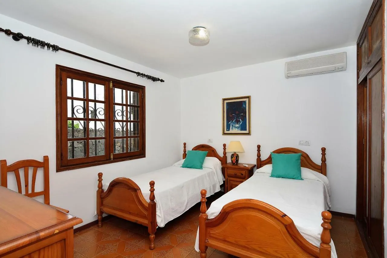 3Br Beach House - Solarium & Shower Terrace Puerto del Carmen  0*, Puerto del Carmen (Lanzarote)